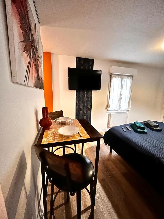 Charmant Studio En Plein Centre Ville De Chartres Apartman Kültér fotó